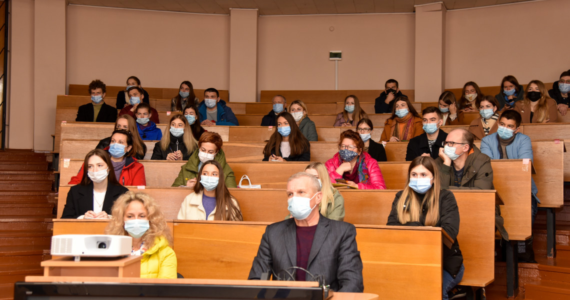 Нове Положення про інтернатуру та вторинну лікарську спеціалізацію: тема виробничої наради, що відбулася у ПДМУ