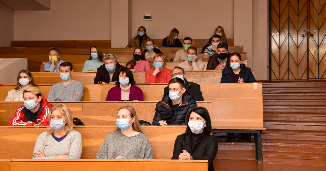 Нове Положення про інтернатуру та вторинну лікарську спеціалізацію: тема виробничої наради, що відбулася у ПДМУ