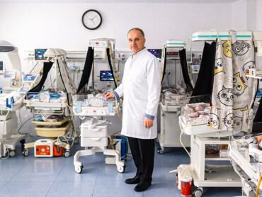 «Стояти біля витоків життя»: до Дня неонатолога – розмова з професором ПДМУ Валерієм Похильком