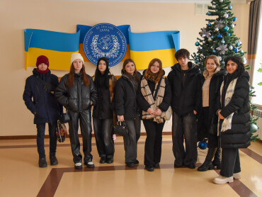 Школярі Полтави відкривають для себе медичну науку: профорієнтаційний захід у ПДМУ / Poltava Schoolchildren Discover Medical Science: Career Guidance Event at PSMU