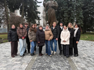 Вшановуємо великого філософа / Honoring a Great Philosopher