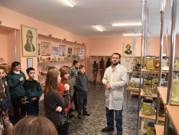 Вихованці ліцею №6 знайомилися з історією та навчанням у ПДМУ: від музею університету до медичних експонатів