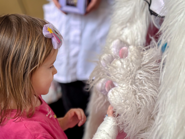 Турбота, що дарує посмішки: волонтери «Єдність» ПДМУ відвідали маленьких пацієнтів / Care That Brings Smiles: PSMU “Yednist” Volunteers Visit Young Patients