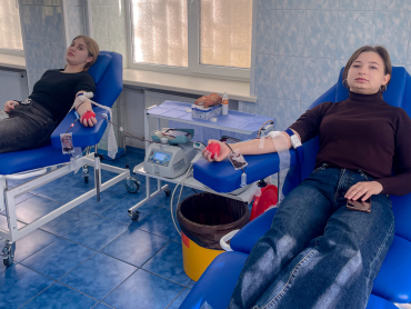 По краплині для життя»: волонтери ВЗ «Єдність» долучилися до донорської акції в ПДМУ