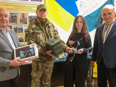 Планшет для Захисника України від випускників ПМСІ / Tablet for Defender of Ukraine from PMSI Alumni
