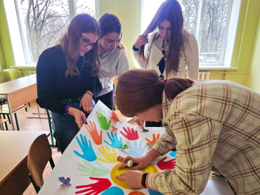 Роби добро щодня і ти побачиш як світ навколо розквітає! / Do good every day and you will see the world around you blossom!