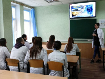 Покоління, що єднає: студенти ПДМУ вшанували подвиг Героїв Крут / A Generation That Unites: PSMU Students Honor the Heroism of the Heroes of Kruty