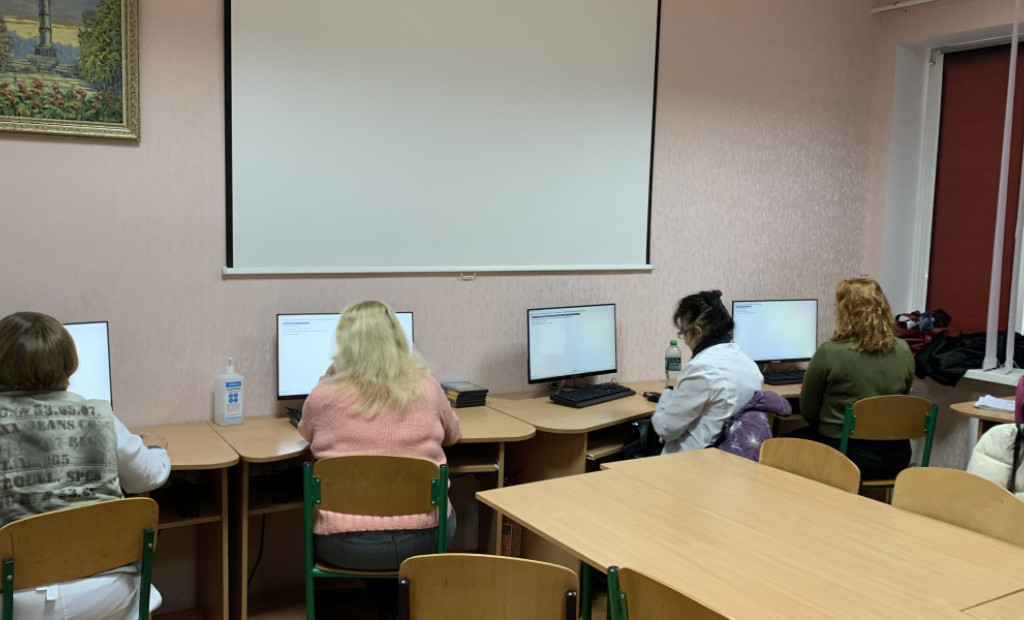 Відмінні знання продемонстрували на заключному іспиті 8 лікарів-слухачів