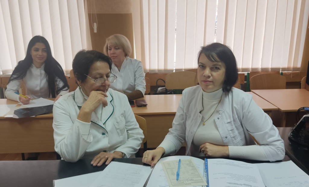 Відмінні знання продемонстрували на заключному іспиті 8 лікарів-слухачів