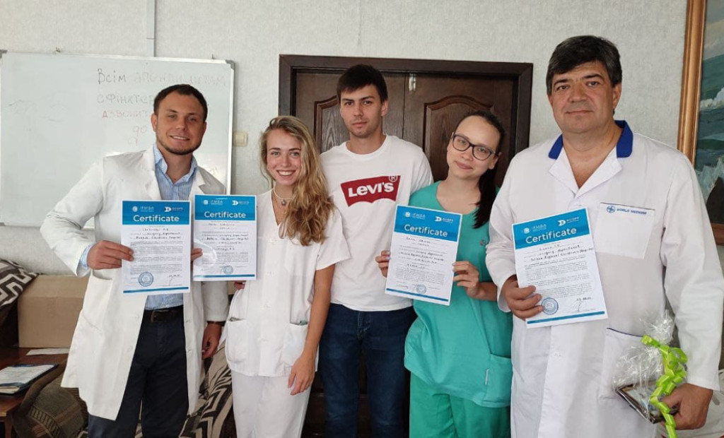 Інтерни та студенти ПДМУ здійснили ауто-гетеротопічну трансплантацію нирки свині