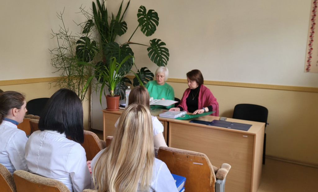 Лікарі-інтерни другого року навчання із фаху "Педіатрія" завершили заочну частину навчання в інтернатурі