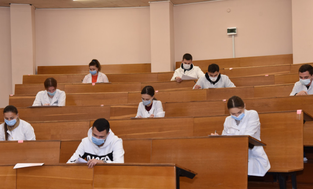 Складання тестового ліцензійного інтегрованого іспиту “Крок 3. Стоматологія” лікарями-інтернами