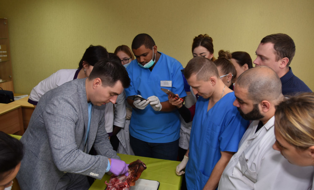 Навчальний практичний курс по міні імплантам