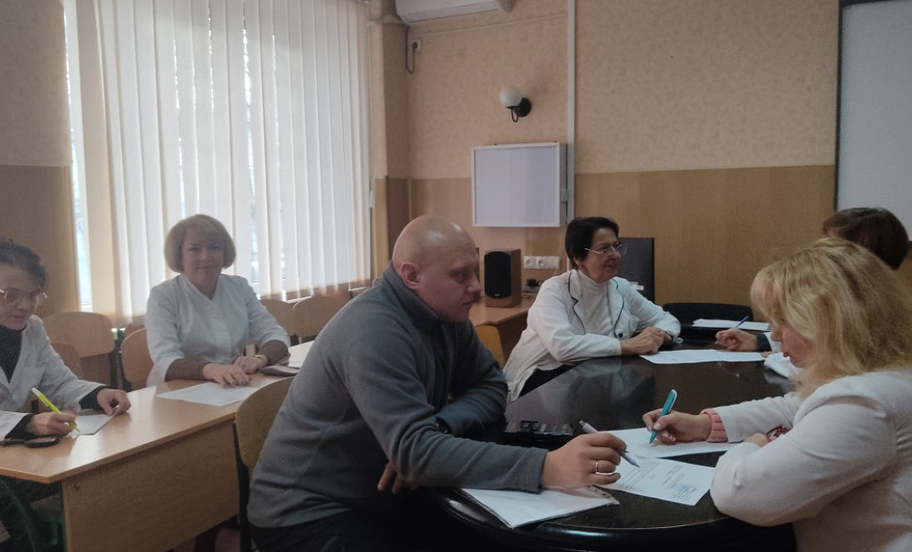 Відмінні знання продемонстрували на заключному іспиті 8 лікарів-слухачів