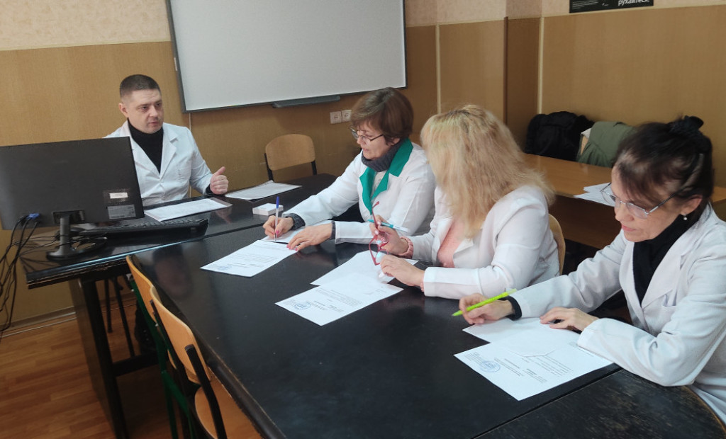 Відмінні знання продемонстрували на заключному іспиті 8 лікарів-слухачів