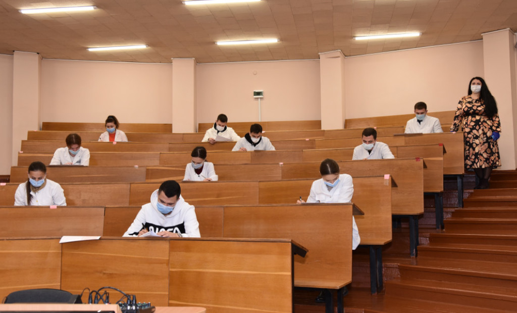 Складання тестового ліцензійного інтегрованого іспиту “Крок 3. Стоматологія” лікарями-інтернами