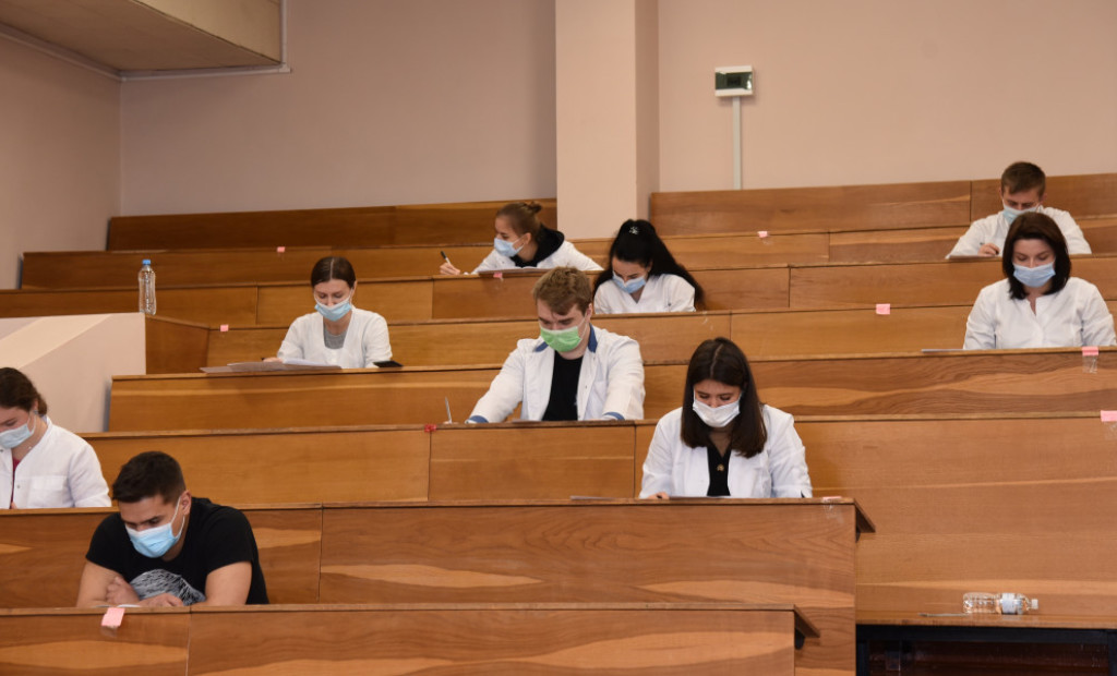 Складання тестового ліцензійного інтегрованого іспиту “Крок 3. Стоматологія” лікарями-інтернами