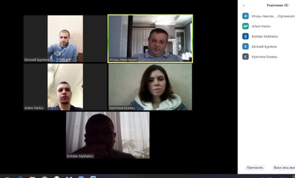 Лікарі-інтерни продовжують навчання дистанційно