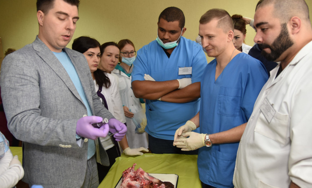 Навчальний практичний курс по міні імплантам