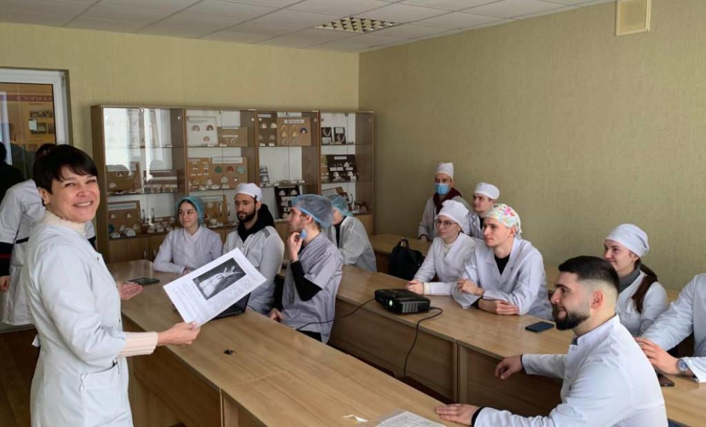 Стоматологія і виклики сьогодення: викладачі та студенти обговорюють