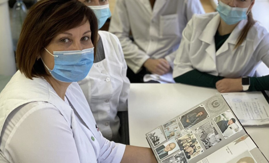 1 жовтня 2021 стартувало навчання лікарів-інтернів-стоматологів 2-го року на очній частині інтернатури – повідомляє кафедра післядипломної освіти лікарів-стоматологів ПДМУ