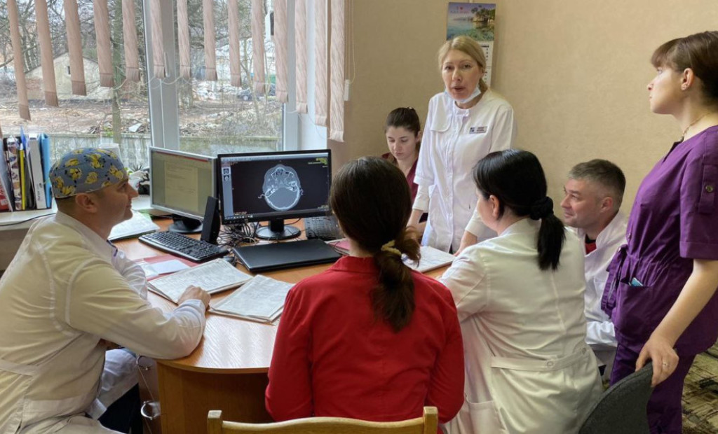 Кафедра отолариноларингології занурить всіх допитливих у особливості клінічного розбору: читайте і вам все стане зрозумілим