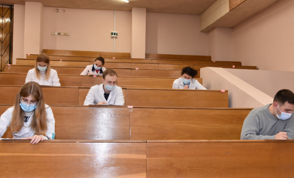 Складання тестового ліцензійного інтегрованого іспиту “Крок 3. Стоматологія” лікарями-інтернами