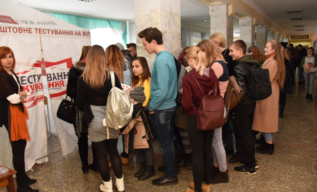 До Всесвітнього Дня боротьби зі СНІДом: тестування на ВІЛ