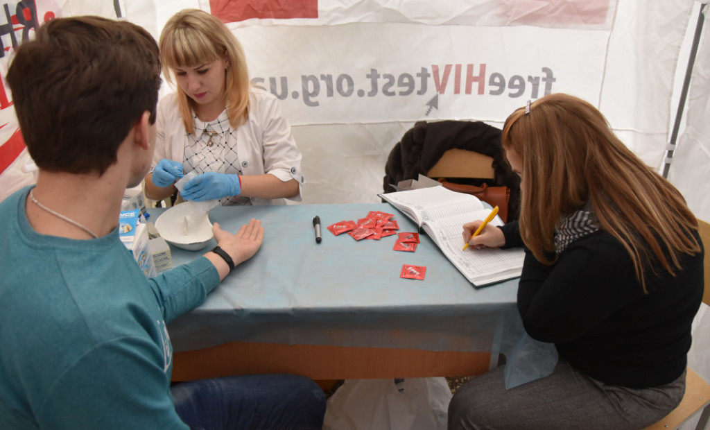 До Всесвітнього Дня боротьби зі СНІДом: тестування на ВІЛ