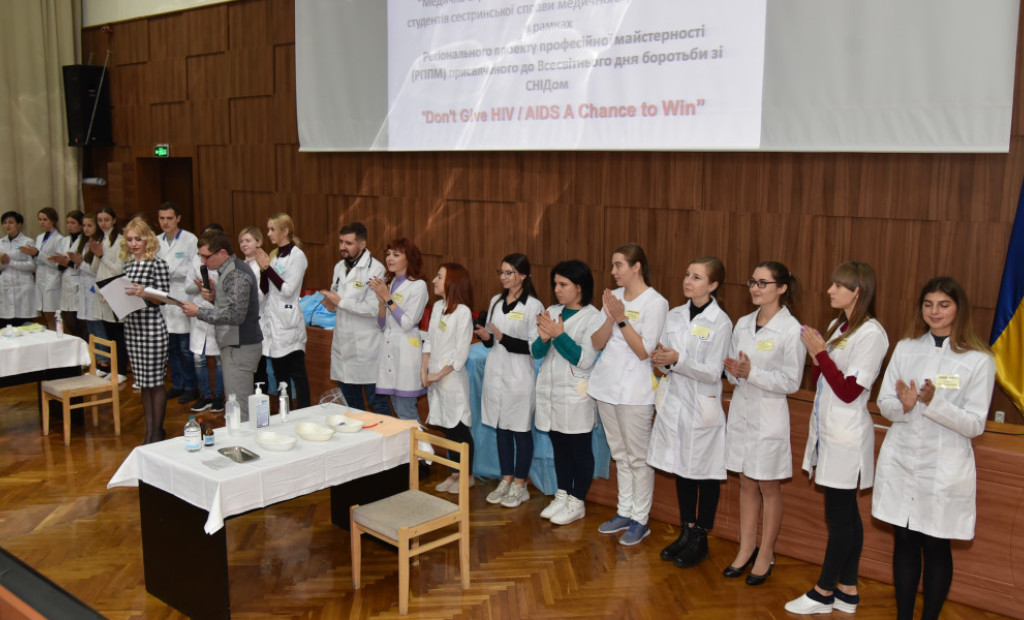 До Всесвітнього дня боротьби зі СНІДом