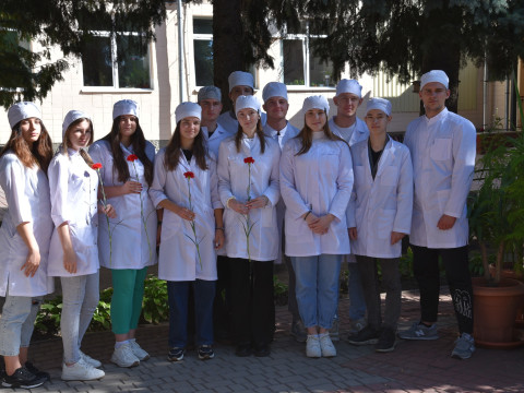 Покладання квітів до пам’ятника загиблим медикам