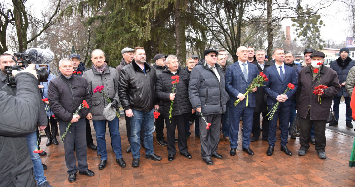 День вшанування учасників ліквідації наслідків аварії на Чорнобильській АЕС: квіти до Пам`ятного знаку