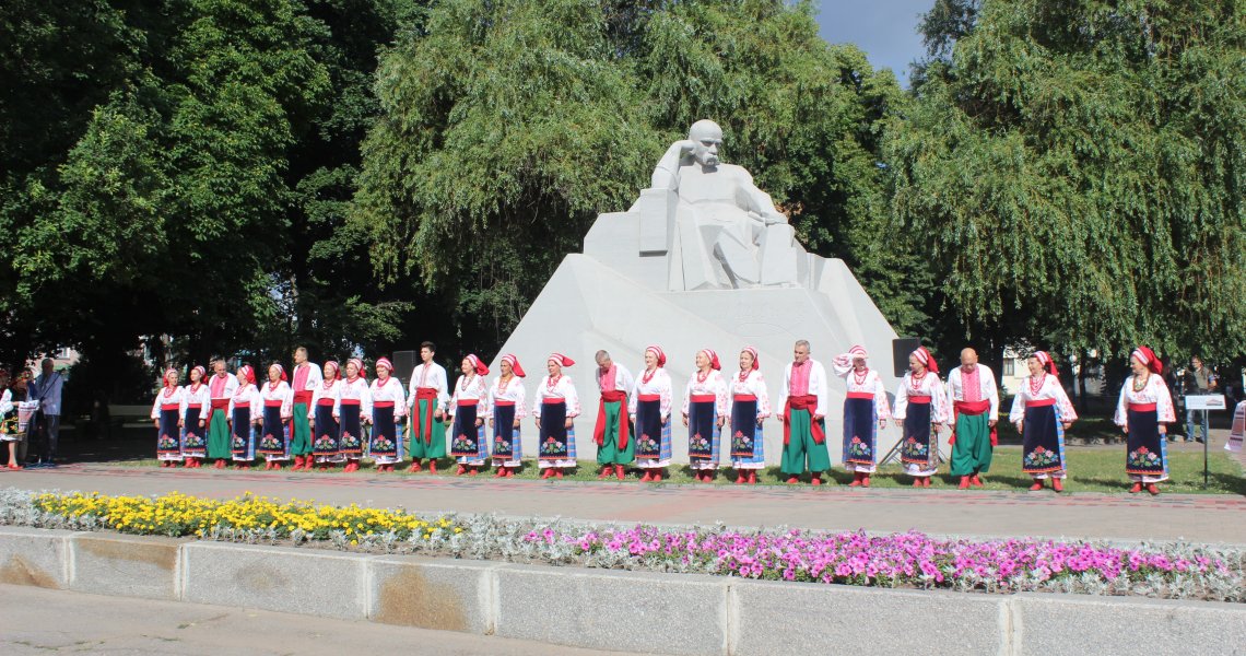 Квіти Великому кобзарю