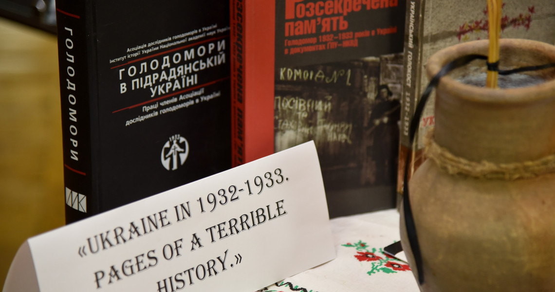 Першокурсники міжнародного факультету  провели годину-реквієм у музеї ПДМУ