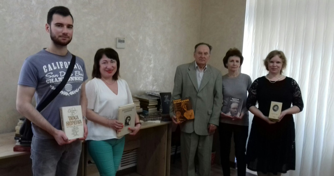 Понад 130 видань медичної літератури та книг українських авторів передала бібліотеці ЗВО ПДМУ кафедра внутрішніх хвороб та медицини невідкладних станів