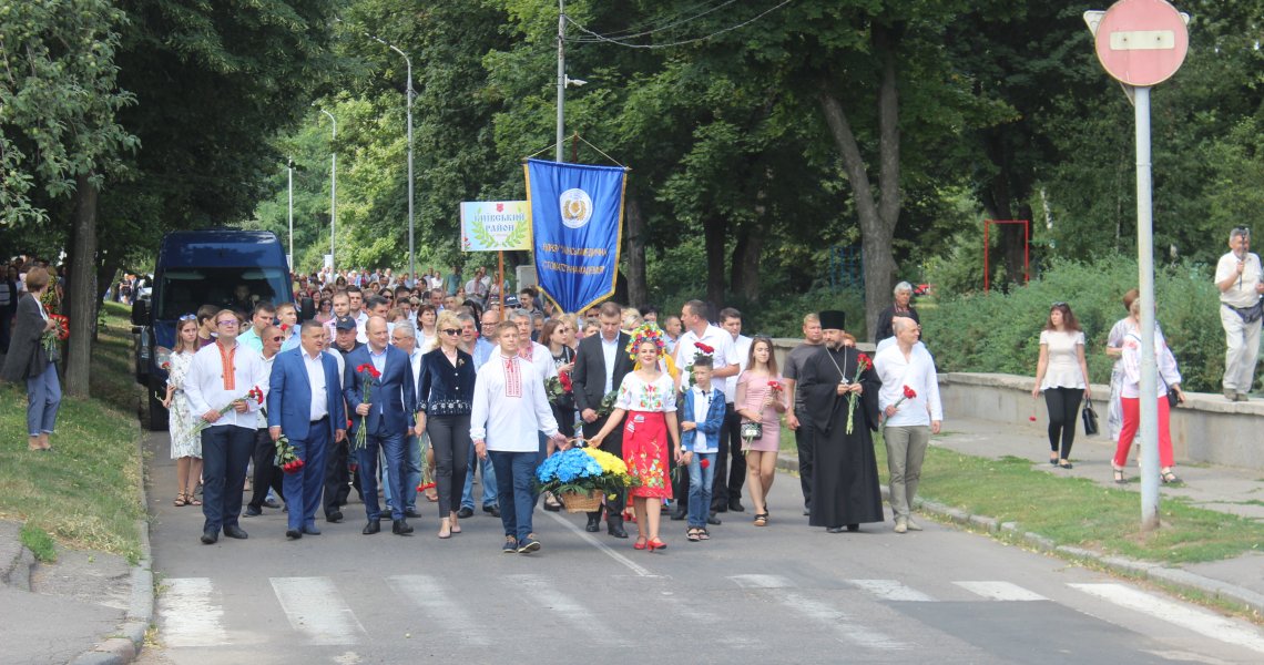 Квіти Великому кобзарю