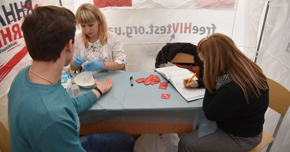 До Всесвітнього Дня боротьби зі СНІДом: тестування на ВІЛ