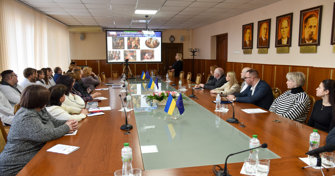 Велелюдне наукове зібрання лінгвістів, психологів, педагогів вищої школи у ЗВО ПДМУ: відкриття та перші враження