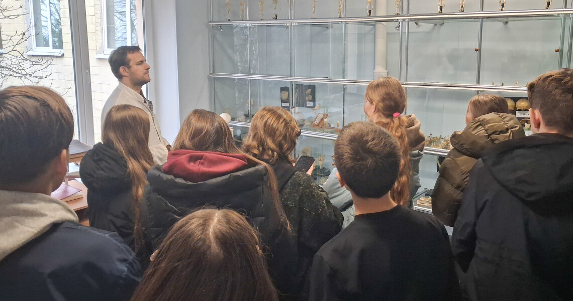 Подорож у світ людського тіла: ліцеїсти відвідали анатомічний музей ПДМУ / Journey into the World of the Human Body: Lyceum Students Visited the PSMU Anatomical Museum