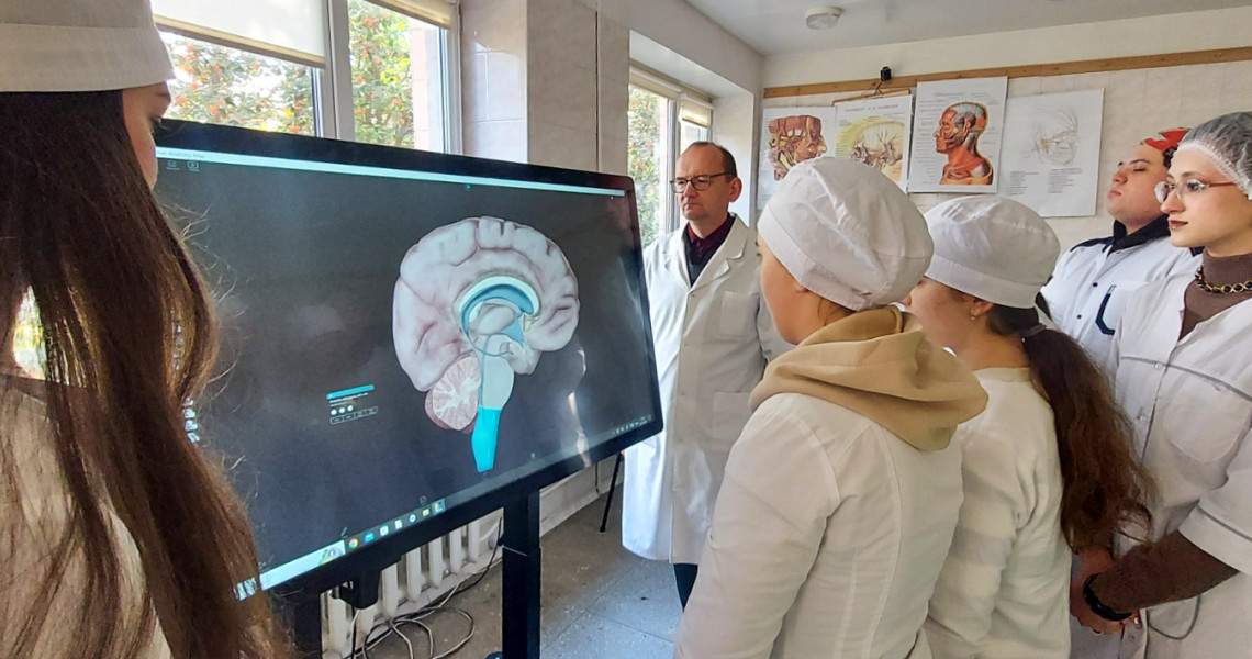 Студенти відкривають анатомію мозку в 3D-форматі / Students discover brain anatomy in 3D format