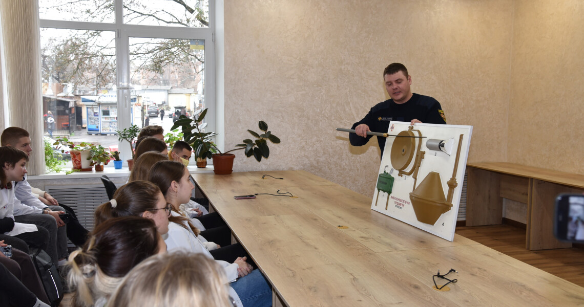 «Не підходь, не чіпай, телефонуй 101»: лекція про вибухонебезпечні предмети у ПДМУ / “Do Not Approach, Do Not Touch, Call 101”: Lecture on Explosive Hazards at PSMU