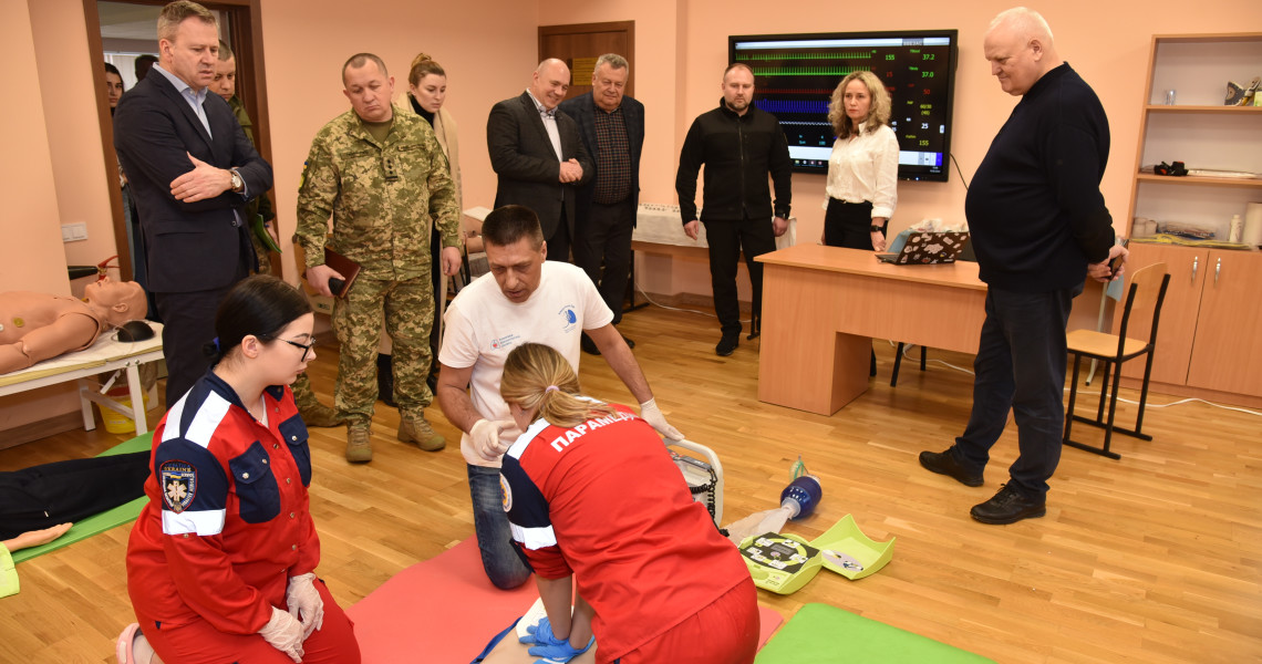 Знакова зустріч у Симуляційному центрі ПДМУ: тренінги продовжуються, очільники області детально вивчали унікальні можливості обладнання