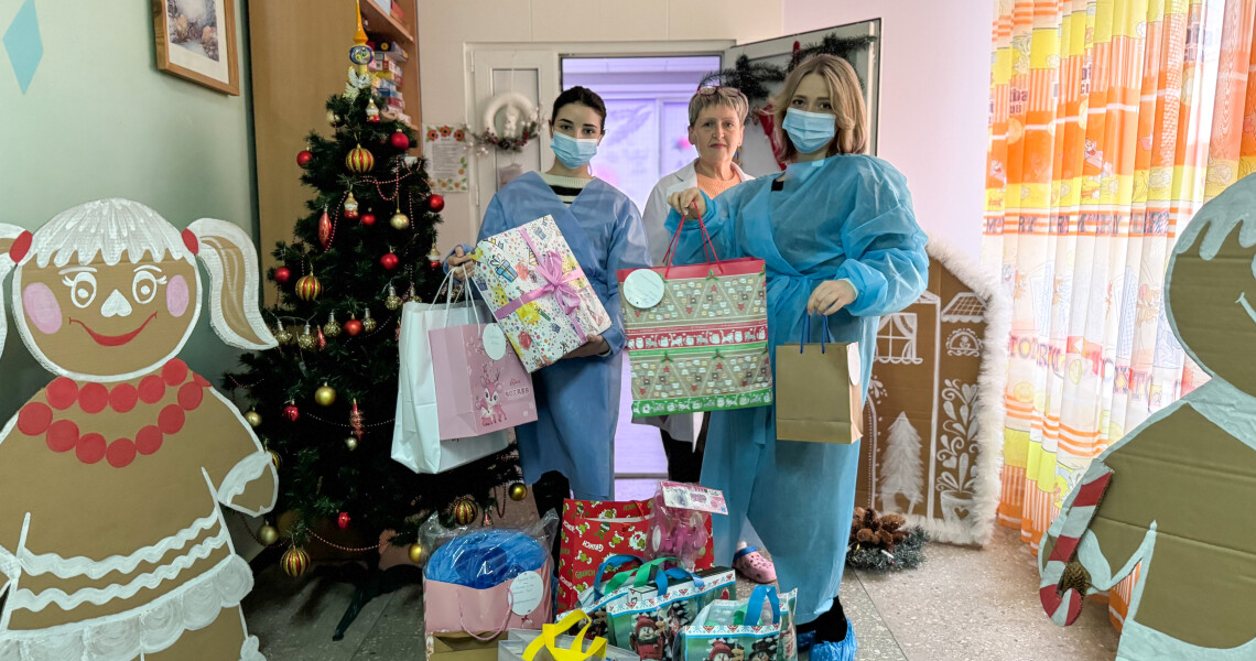 «Магія Різдва»: волонтери ПДМУ підтримали маленьких пацієнтів / “The Magic of Christmas”: PSMU Volunteers Support Young Patients