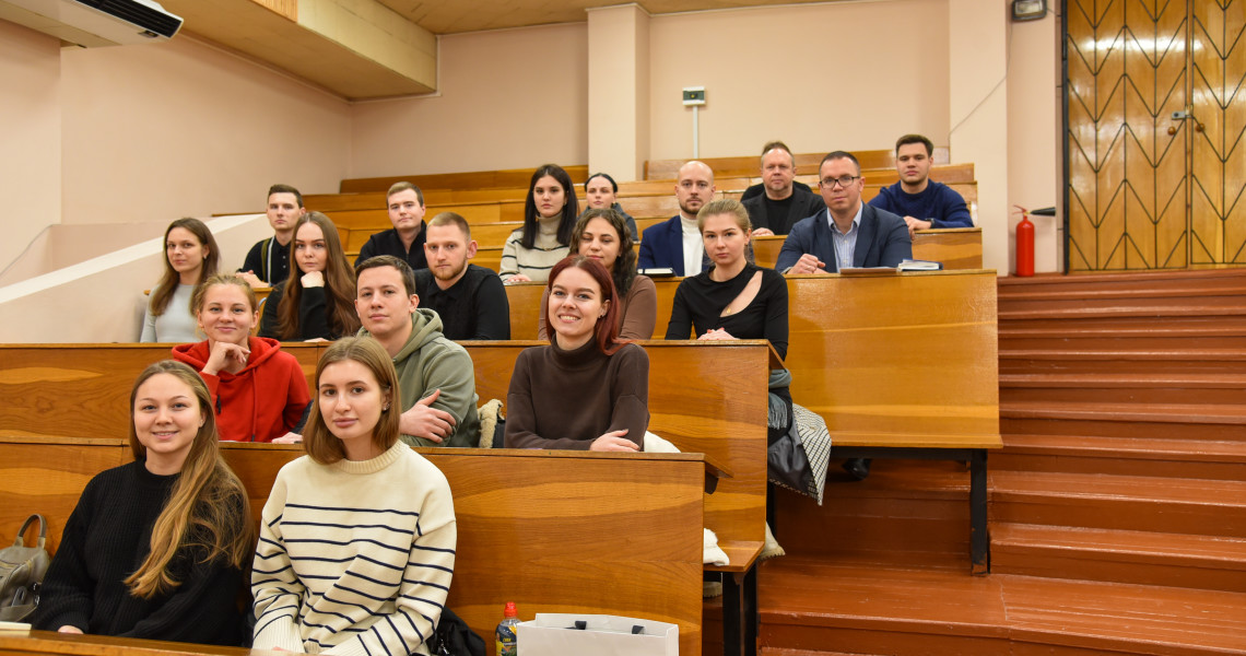 Оптимальні шляхи до успішного і продуктивного навчання: ректор відповів на запити студентів / Optimal Paths to Successful and Productive Learning: Rector Addresses Student Concerns