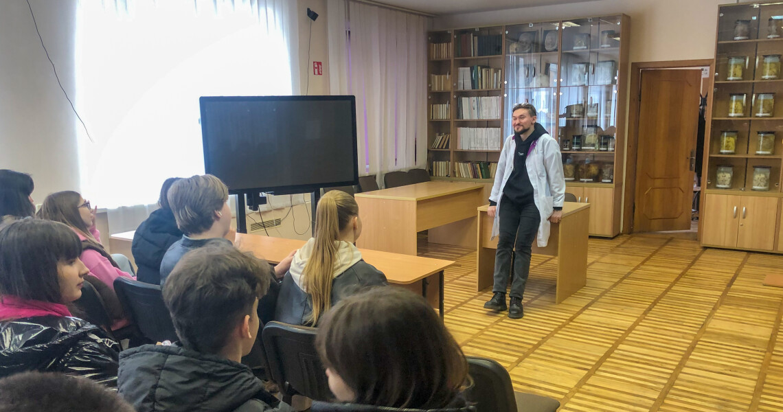 У ПДМУ на шляху до медицини: профорієнтаційна екскурсія для школярів / At PSMU on the Path to Medicine: Career Guidance Tour for School Students
