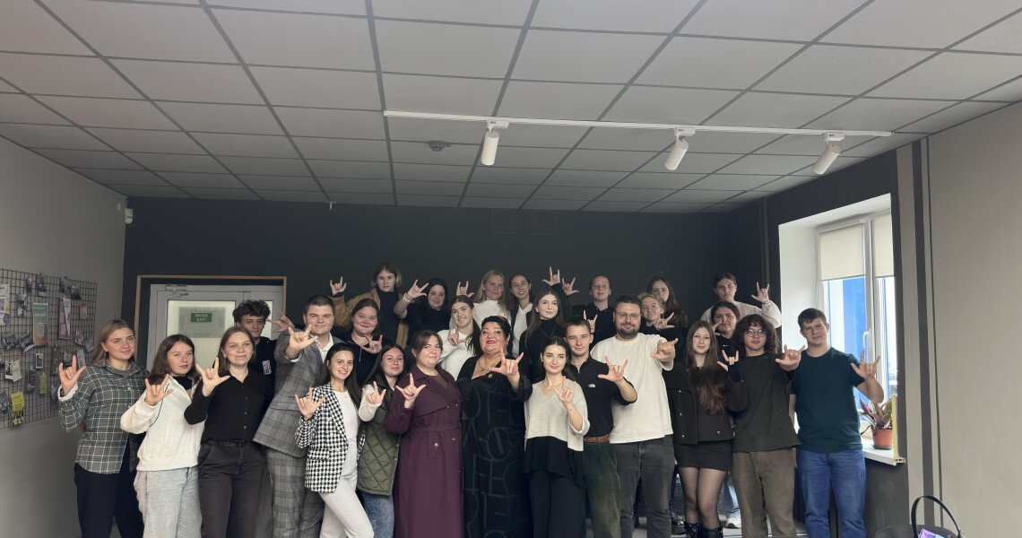 Волонтери ВЗ «Єдність» ПДМУ опановували основи жестової мови / Volunteers of the PSMU “Yednist” Volunteer Unit Learn the Basics of Sign Language