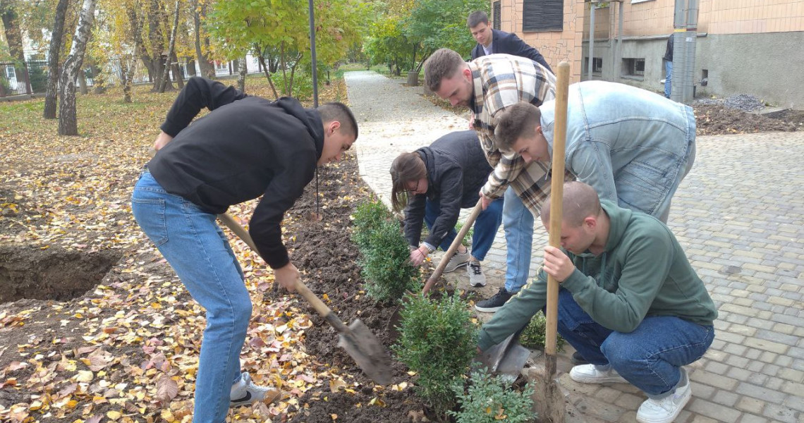 Дбаємо про упорядкування території Університету / Taking Care of the Territory of the University