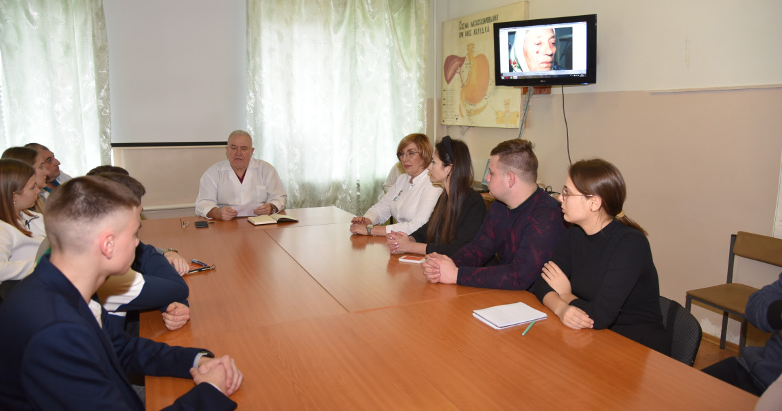 Для здобувачів вищої освіти ПДМУ провели лекцію про важливість ранньої діагностики раку / Lecture on the importance of early cancer diagnosis for PSMU students