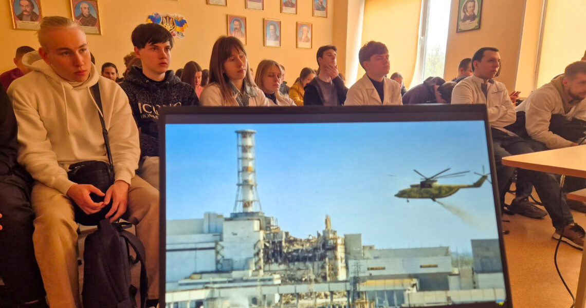40 років пам’яті: студенти-медики вшанували подвиг ліквідаторів аварії на Чорнобильській АЕС