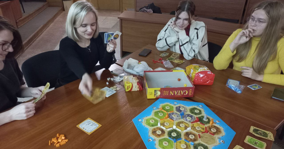 Запрошуємо до клубу настільних ігор «Джуманджі» / We invite you to the "Jumanji" board game club!